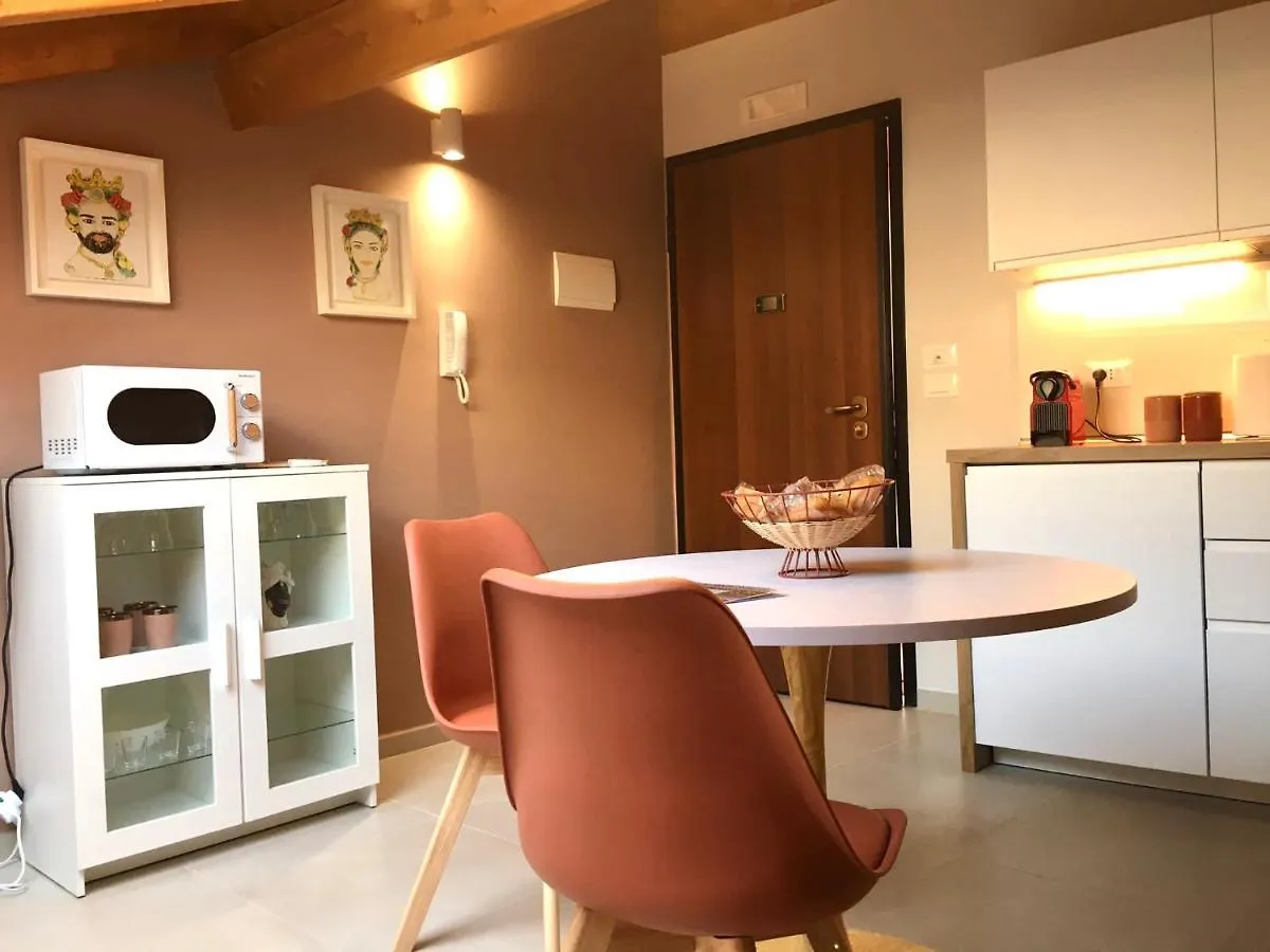 Apartment Ferienwohnung Sabbinirica House Catania Italien